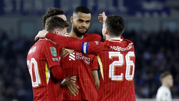 Soccer Football - Carabao Cup - Round of 16 - Brighton & Hove Albion v Liverpool - The American Express Community Stadium, Brighton, Britain - October 30, 2024 Liverpools Cody Gakpo celebrates scoring their first goal with teammates Action Images via Reuters/Peter Cziborra EDITORIAL USE ONLY. NO USE WITH UNAUTHORIZED AUDIO, VIDEO, DATA, FIXTURE LISTS, CLUB/LEAGUE LOGOS OR LIVE SERVICES. ONLINE IN-MATCH USE LIMITED TO 120 IMAGES, NO VIDEO EMULATION. NO USE IN BETTING, GAMES OR SINGLE CLUB/LEAGUE/PLAYER PUBLICATIONS. PLEASE CONTACT YOUR ACCOUNT REPRESENTATIVE FOR FURTHER DETAILS..