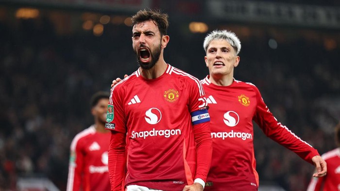 MANCHESTER, ENGLAND - OCTOBER 30: Bruno Fernandes of Manchester United celebrates after scoring a goal to make it 5-2 during the Carabao Cup Fourth Round match between Manchester United and Leicester City   at Old Trafford on October 30, 2024 in Manchester, England. (Photo by Robbie Jay Barratt - AMA/Getty Images)