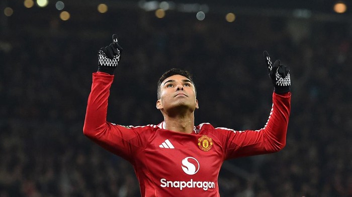 Casemiro Soccer Football - Carabao Cup - Round of 16 - Manchester United v Leicester City - Old Trafford, Manchester, Britain - October 30, 2024 Manchester Uniteds Casemiro celebrates scoring their fourth goal REUTERS/Peter Powell EDITORIAL USE ONLY. NO USE WITH UNAUTHORIZED AUDIO, VIDEO, DATA, FIXTURE LISTS, CLUB/LEAGUE LOGOS OR LIVE SERVICES. ONLINE IN-MATCH USE LIMITED TO 120 IMAGES, NO VIDEO EMULATION. NO USE IN BETTING, GAMES OR SINGLE CLUB/LEAGUE/PLAYER PUBLICATIONS. PLEASE CONTACT YOUR ACCOUNT REPRESENTATIVE FOR FURTHER DETAILS..