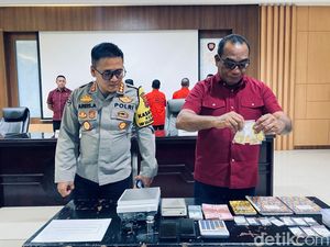 Polisi Kembali Tangkap 2 Pria Beli Emas dari Penambang Ilegal di Buru