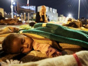 Warga Lebanon Tidur di Jalan Demi Hindari Serangan Udara Militer Israel