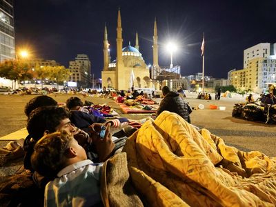 Hindari Perang, Warga Lebanon Tidur di Alun-alun