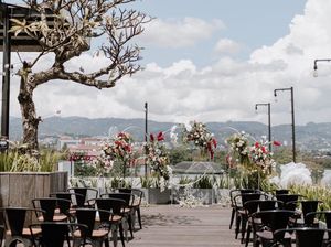 Intimate Wedding Kekinian dengan Pemandangan Indah dari Rooftop Intimate Wedding Kekinian dengan Pemandangan Indah dari Rooftop