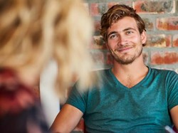 Benarkah Orang yang Tersenyum Lebih Bisa Dipercaya? Ini Jawaban Studi