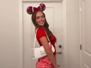 Viral Gaya Pekerja Gen Z Dihujat Netizen, Disebut Seperti Stripper Viral Gaya Pekerja Gen Z Dihujat Netizen, Disebut Seperti Stripper