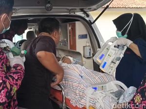 Kamerawan TvOne Korban Laka Tol Pemalang Dirujuk ke RSU Pekalongan Kamerawan TvOne Korban Laka Tol Pemalang Dirujuk ke RSU Pekalongan