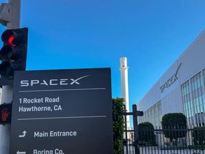 Terlalu Sering ke Kamar Mandi, Karyawan SpaceX Dipecat Terlalu Sering ke Kamar Mandi, Karyawan SpaceX Dipecat