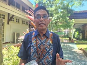 Pemprov NTB Tanggapi Pro-Kontra Kenaikan Tarif Mendaki Gunung Rinjani Pemprov NTB Tanggapi Pro-Kontra Kenaikan Tarif Mendaki Gunung Rinjani