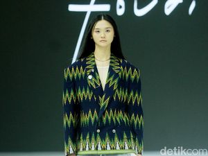 8 Koleksi Fbudi di Jakarta Fashion Week 2025 Hadirkan Tenun Suku Bugis 8 Koleksi Fbudi di Jakarta Fashion Week 2025 Hadirkan Tenun Suku Bugis