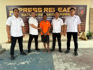 Pria di Maluku Tengah Aniaya Anggota TNI-Polisi Ditangkap Usai Buron 1 Tahun Pria di Maluku Tengah Aniaya Anggota TNI-Polisi Ditangkap Usai Buron 1 Tahun