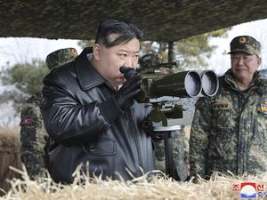 Perintah Kim Jong Un Produksi Massal Senjata Udara Mematikan Perintah Kim Jong Un Produksi Massal Senjata Udara Mematikan
