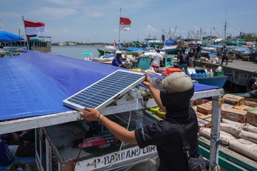 Potret Nelayan Manfaatkan PLTS untuk Melaut