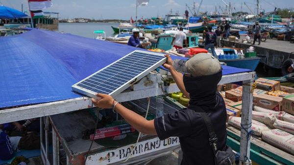 Potret Nelayan Manfaatkan PLTS untuk Melaut
