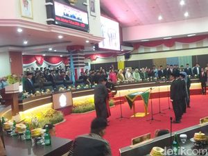 5 Pimpinan DPRD Sulsel Resmi Dilantik, Rachmatika Dewi dari NasDem Jadi Ketua 5 Pimpinan DPRD Sulsel Resmi Dilantik, Rachmatika Dewi dari NasDem Jadi Ketua