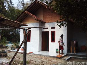 Gubuk Reyot Eye di Desa Karamat Kini Berganti Bangunan Kokoh