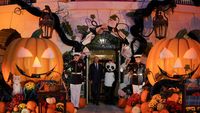 Potret Jill Biden Berkostum Panda Rayakan Halloween di Gedung Putih