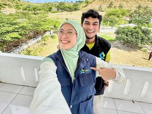 Doa Adhitya Putri di Kabah, Lepaskan Ridwan Ghany dari Kecanduan Game Online Doa Adhitya Putri di Kabah, Lepaskan Ridwan Ghany dari Kecanduan Game Online