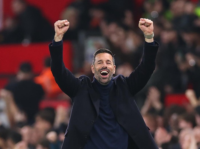 MANCHESTER, ENGLAND - OCTOBER 30: Ruud van Nistelrooy the interim head coach / manager of Manchester United celebrates his teams opening goal during the Carabao Cup Fourth Round match between Manchester United and Leicester City   at Old Trafford on October 30, 2024 in Manchester, England. (Photo by Robbie Jay Barratt - AMA/Getty Images)