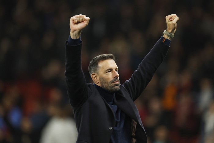 Soccer Football - Carabao Cup - Round of 16 - Manchester United v Leicester City - Old Trafford, Manchester, Britain - October 30, 2024 Manchester United interim manager Ruud van Nistelrooy celebrates after the match Action Images via Reuters/Jason Cairnduff EDITORIAL USE ONLY. NO USE WITH UNAUTHORIZED AUDIO, VIDEO, DATA, FIXTURE LISTS, CLUB/LEAGUE LOGOS OR LIVE SERVICES. ONLINE IN-MATCH USE LIMITED TO 120 IMAGES, NO VIDEO EMULATION. NO USE IN BETTING, GAMES OR SINGLE CLUB/LEAGUE/PLAYER PUBLICATIONS. PLEASE CONTACT YOUR ACCOUNT REPRESENTATIVE FOR FURTHER DETAILS..