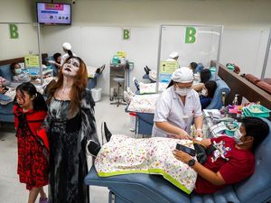 Momen Unik Pusat Darah Nasional Thailand Ikut Rayakan Halloween Momen Unik Pusat Darah Nasional Thailand Ikut Rayakan Halloween