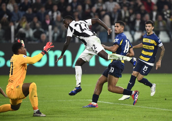 Soccer Football - Serie A - Juventus v Parma - Allianz Stadium, Turin, Italy - October 30, 2024 Juventus Timothy Weah scores their second goal REUTERS/Massimo Pinca