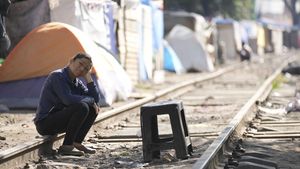Tenda Migran Penuhi Bantaran Rel Kereta di Meksiko