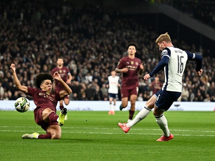 Soccer Football - Carabao Cup - Round of 16 - Tottenham Hotspur v Manchester City - Tottenham Hotspur Stadium, London, Britain - October 30, 2024  Tottenham Hotspur's Timo Werner scores their first goal REUTERS/Dylan Martinez EDITORIAL USE ONLY. NO USE WITH UNAUTHORIZED AUDIO, VIDEO, DATA, FIXTURE LISTS, CLUB/LEAGUE LOGOS OR 'LIVE' SERVICES. ONLINE IN-MATCH USE LIMITED TO 120 IMAGES, NO VIDEO EMULATION. NO USE IN BETTING, GAMES OR SINGLE CLUB/LEAGUE/PLAYER PUBLICATIONS. PLEASE CONTACT YOUR ACCOUNT REPRESENTATIVE FOR FURTHER DETAILS..