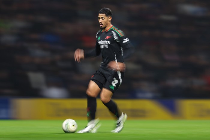 PRESTON, ENGLAND - OCTOBER 30: William Saliba of Arsenal runs with the ball during the Carabao Cup Fourth Round match between Preston North End and Arsenal  at Deepdale on October 30, 2024 in Preston, England. (Photo by Matt McNulty/Getty Images)