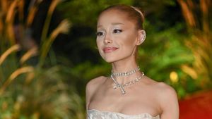 7 Foto Ariana Grande Terbaru Bikin Fans Khawatir, Disebut Makin Kurus