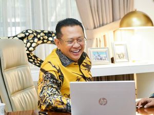 PHK, Paradoks Pertumbuhan Ekonomi dan Kekuatan Konsumsi Masyarakat PHK, Paradoks Pertumbuhan Ekonomi dan Kekuatan Konsumsi Masyarakat