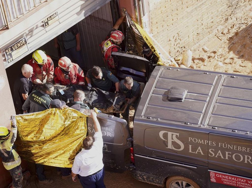 Banjir Dahsyat di Spanyol Tewaskan 158 Orang Banjir Dahsyat di Spanyol Tewaskan 158 Orang