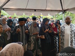 Pesan Duka Dony Ahmad Munir di Pemakaman Anak Drummer Matta Band