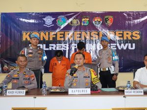 Ngaku Wartawan, 2 Pria di Pringsewu Ditangkap Usai Peras Kades hingga Kepsek Ngaku Wartawan, 2 Pria di Pringsewu Ditangkap Usai Peras Kades hingga Kepsek