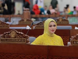 Video Anggota DPRD Sumut Diduga Cekik Pramugari Viral, Ini Tanggapan Ketua DPRD Video Anggota DPRD Sumut Diduga Cekik Pramugari Viral, Ini Tanggapan Ketua DPRD