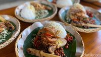 Gurih Mantap, Nasi Ayam Kedewatan Ibu Mangku Legendaris di Bali