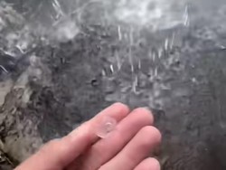 BMKG Ungkap Penyebab Hujan Es di Tabanan Bali