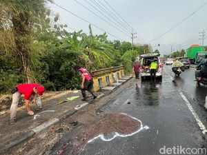 Pemotor Asal Jombang Tewas Terlindas Truk di Jalur Arteri Mojokerto Pemotor Asal Jombang Tewas Terlindas Truk di Jalur Arteri Mojokerto