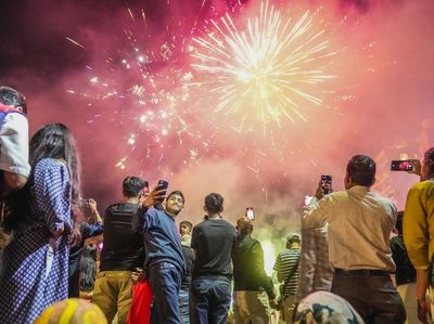 Kembang Api Meriahkan Festival Cahaya Diwali di Kenya
