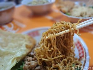 Nyamm! Pedas Menyengat Mie Ayam Coli yang Nyeleneh Namanya Nyamm! Pedas Menyengat Mie Ayam Coli yang Nyeleneh Namanya