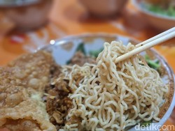 Video Mie Ayam Antimainstream di Tanjung Duren: Pakai Chili Oil