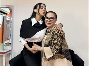 Usia 68 Tahun, Mpok Atiek Konsisten Rawat Penampilan dan Jaga Kesehatan Usia 68 Tahun, Mpok Atiek Konsisten Rawat Penampilan dan Jaga Kesehatan