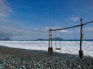 Blue Stone Beach di Ende, Keindahan Alam yang Belum Terjamah Blue Stone Beach di Ende, Keindahan Alam yang Belum Terjamah