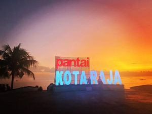 Menikmati Keindahan Sunset di Pantai Kota Raja Ende Menikmati Keindahan Sunset di Pantai Kota Raja Ende