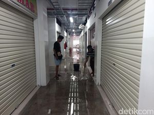 Pasar Umum Negara Kebanjiran, Barang-barang Dagangan Terendam Pasar Umum Negara Kebanjiran, Barang-barang Dagangan Terendam