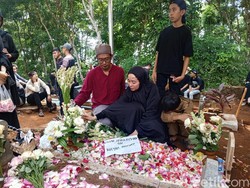 Duka Selimuti Pemakaman Anak Drummer Band Matta yang Tenggelam di Bali