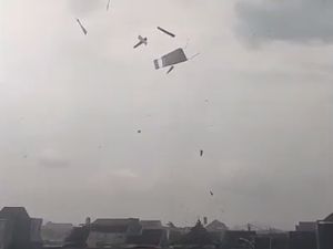 Video: Penampakan Angin Puting Beliung Terjang 2 Kecamatan di Lumajang