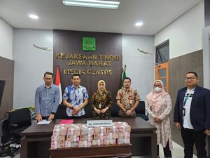 Kejati Jabar Terima Pengembalian Duit Korupsi Kampus di Bekasi Rp 7 M Kejati Jabar Terima Pengembalian Duit Korupsi Kampus di Bekasi Rp 7 M