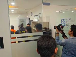 Baru Menjabat, Menkomdigi Dapat Ujian Pegawainya Lindungi Judol