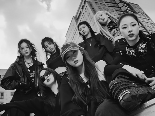 Potret BABYMONSTER dalam video musik 'CLIK CLAK'