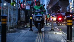 Potret Trotoar Fatmawati Jaksel Disikat Pemotor